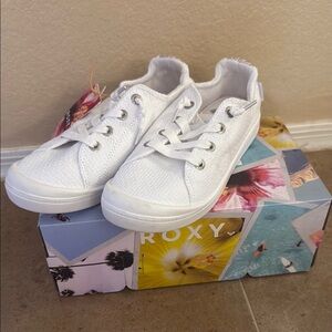 Roxy White Sneakers Classic Minimalist Design Bayshore plus size 7